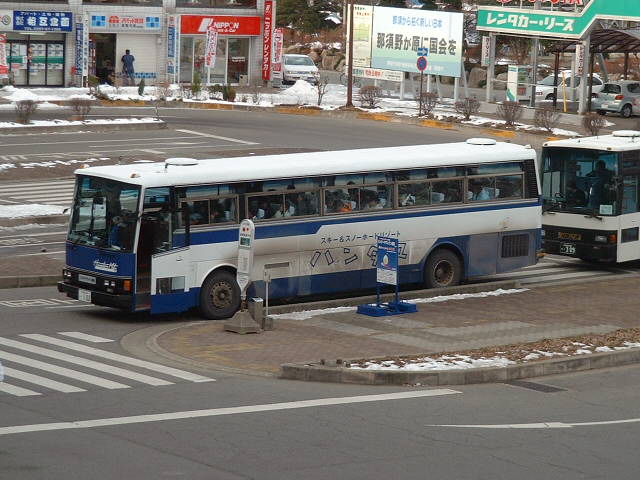 2005年のシャトルバス時 後ろのバスは飛鳥交通